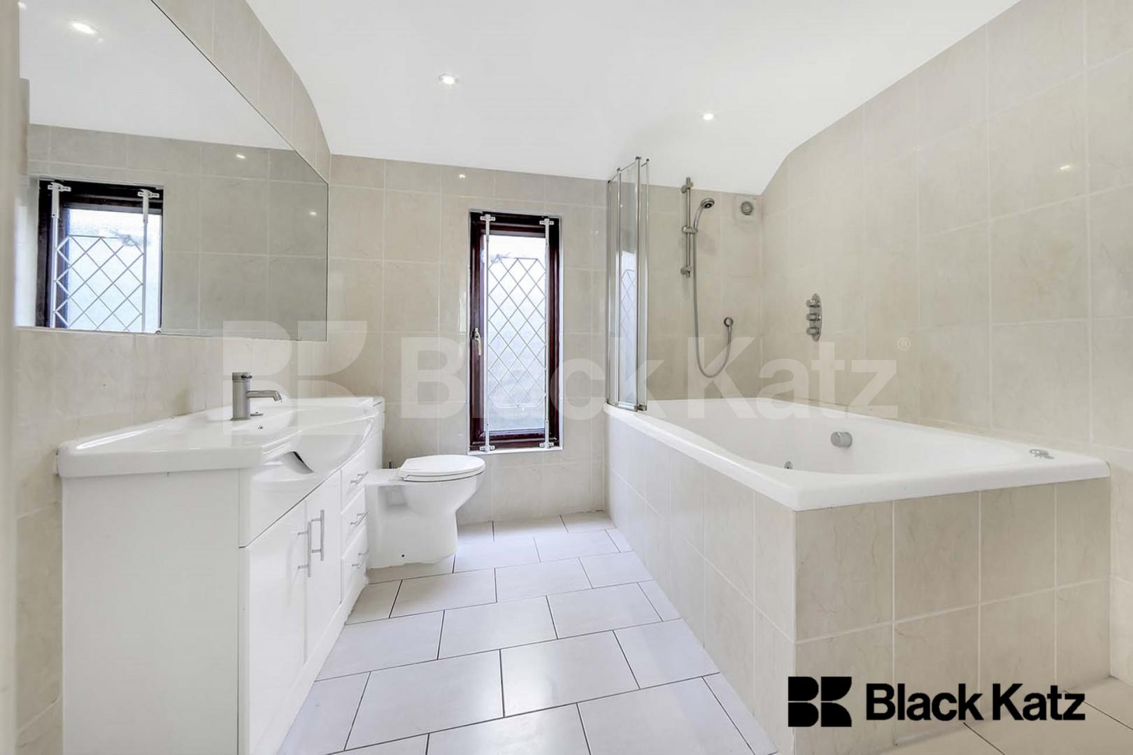 1420 Sq.Ft of living & entertaining space by the River Thames  Elephant lane , Bermondsey / Rotherhithe 